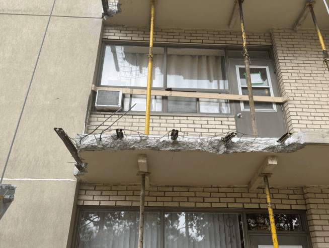 balcony dismantling