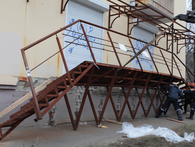 dismantling of stairs