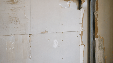 Dismantling old drywall